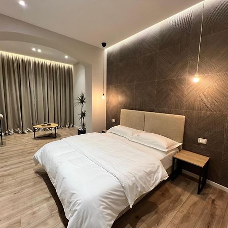 Enzo Rooms & Apartment Blloku ティラナ エクステリア 写真