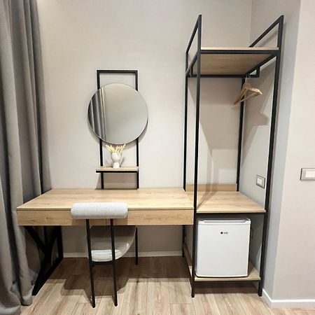 Enzo Rooms & Apartment Blloku ティラナ エクステリア 写真