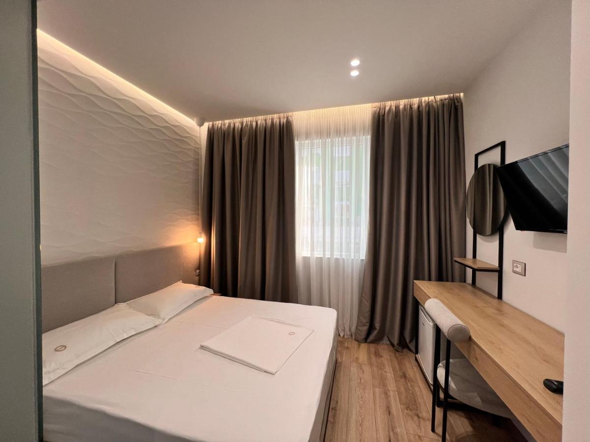 Enzo Rooms & Apartment Blloku ティラナ エクステリア 写真