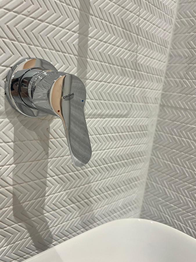 Enzo Rooms & Apartment Blloku ティラナ エクステリア 写真