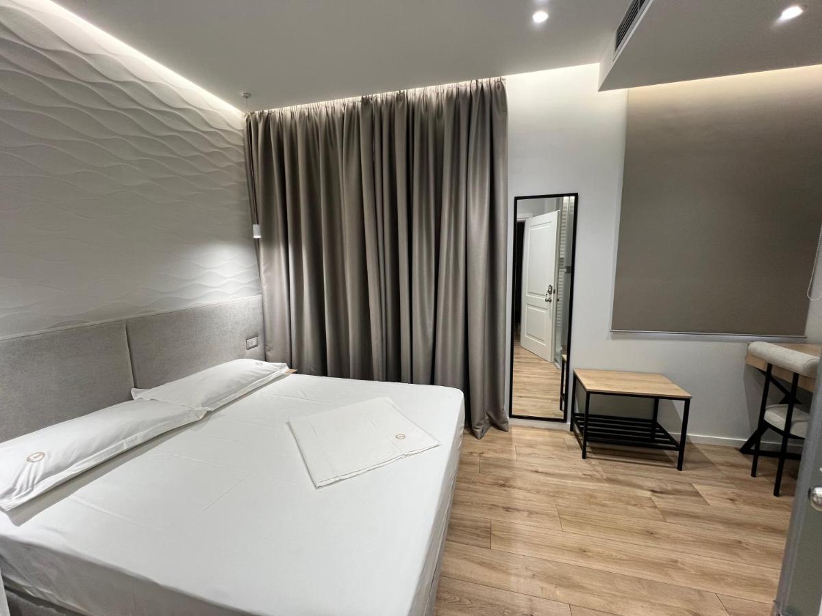 Enzo Rooms & Apartment Blloku ティラナ エクステリア 写真