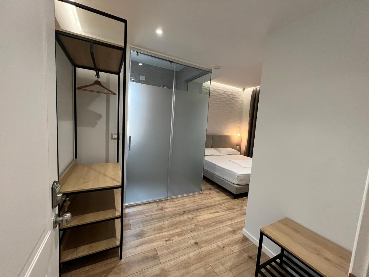 Enzo Rooms & Apartment Blloku ティラナ エクステリア 写真