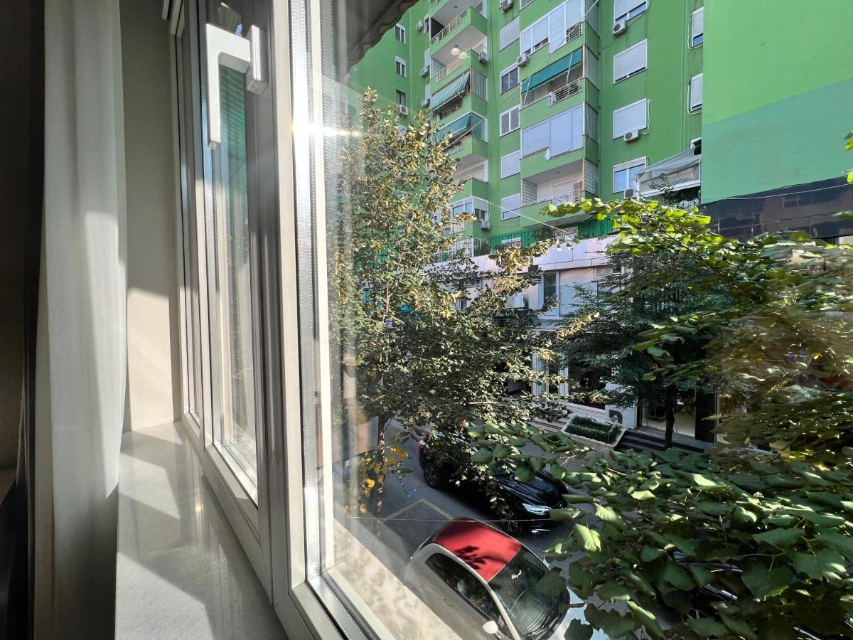 Enzo Rooms & Apartment Blloku ティラナ エクステリア 写真