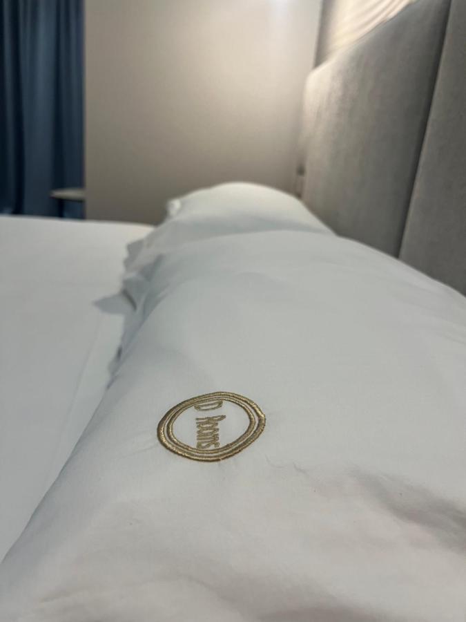 Enzo Rooms & Apartment Blloku ティラナ エクステリア 写真