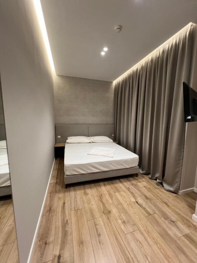 Enzo Rooms & Apartment Blloku ティラナ エクステリア 写真
