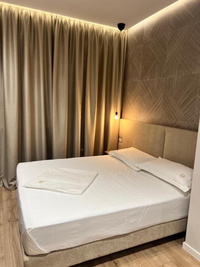 Enzo Rooms & Apartment Blloku ティラナ エクステリア 写真