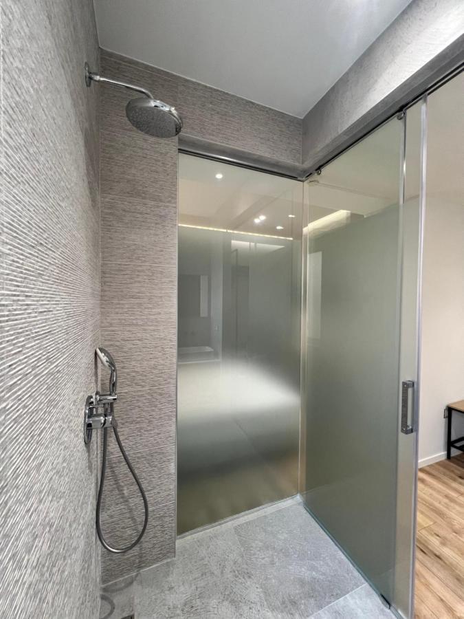 Enzo Rooms & Apartment Blloku ティラナ エクステリア 写真