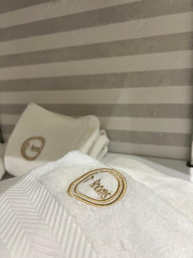 Enzo Rooms & Apartment Blloku ティラナ エクステリア 写真