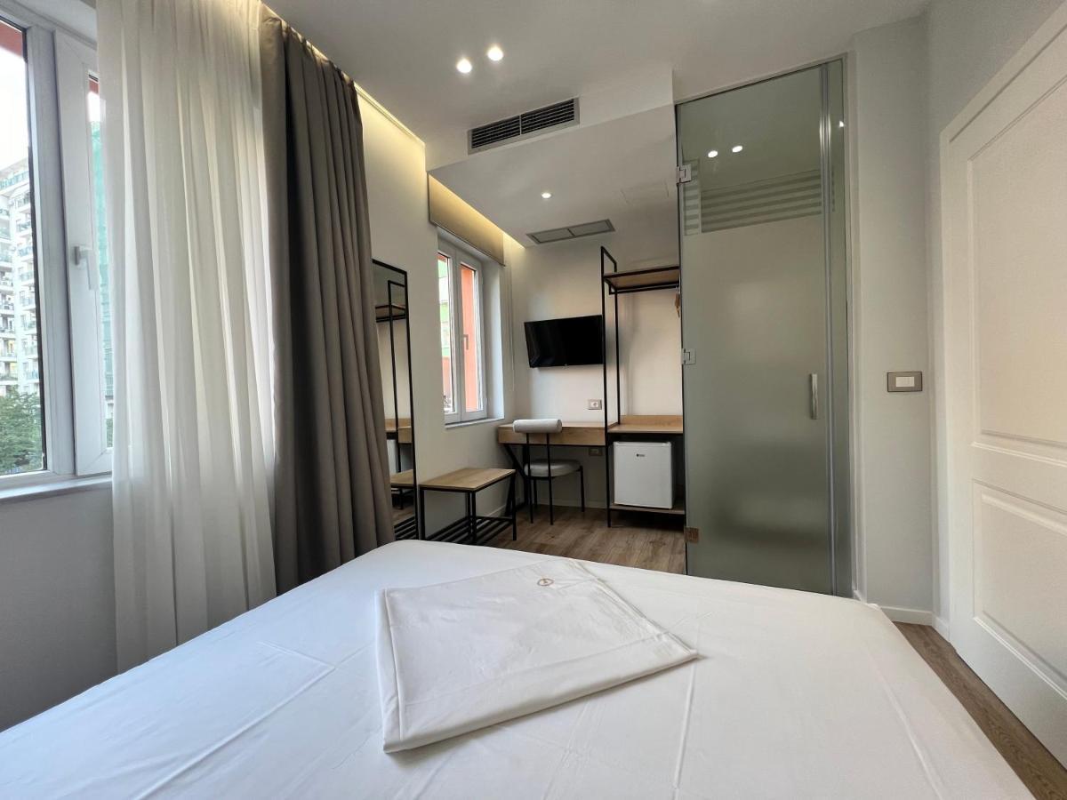 Enzo Rooms & Apartment Blloku ティラナ エクステリア 写真