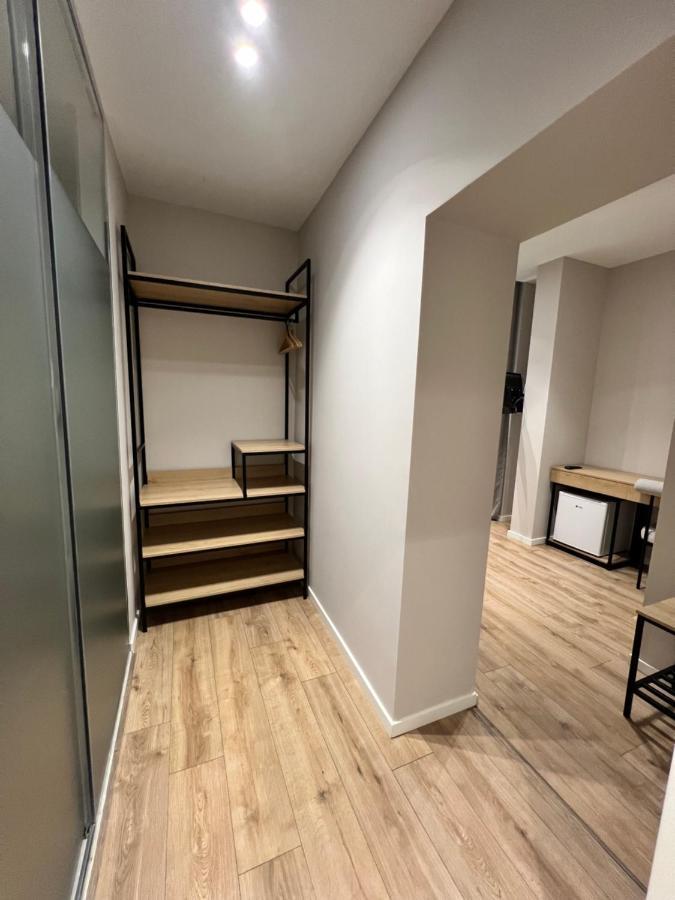 Enzo Rooms & Apartment Blloku ティラナ エクステリア 写真