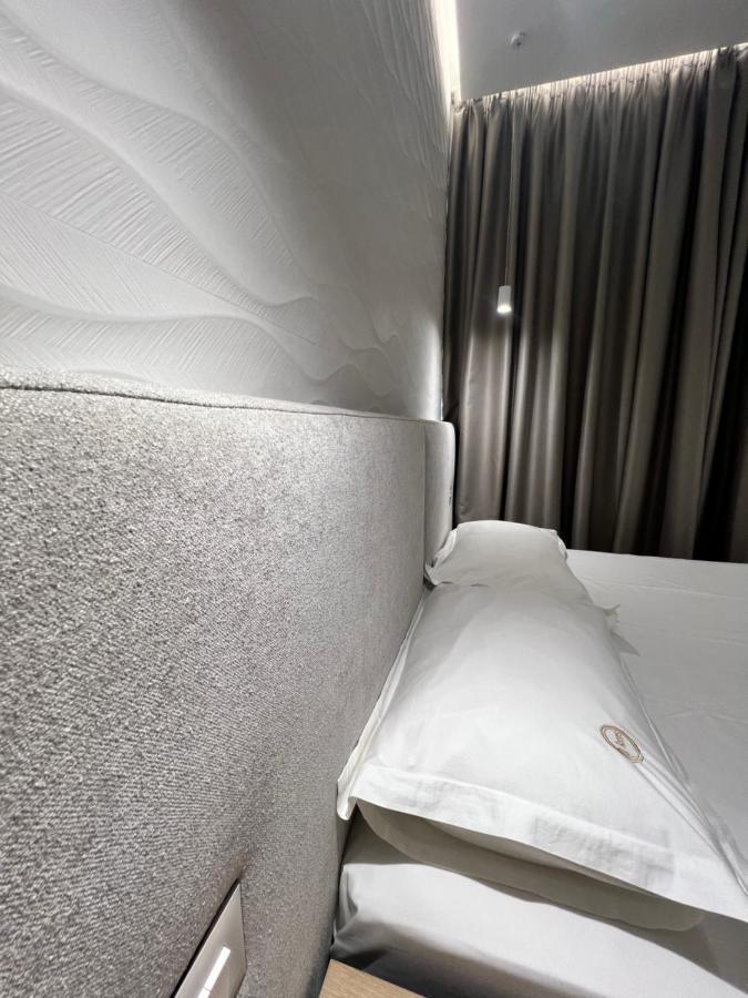 Enzo Rooms & Apartment Blloku ティラナ エクステリア 写真