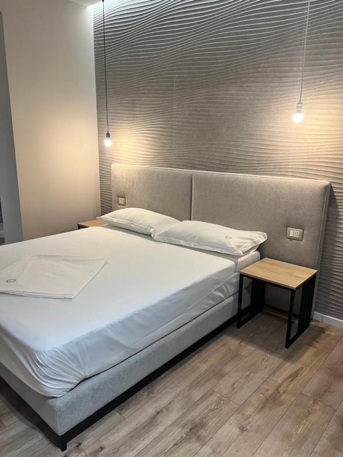 Enzo Rooms & Apartment Blloku ティラナ エクステリア 写真