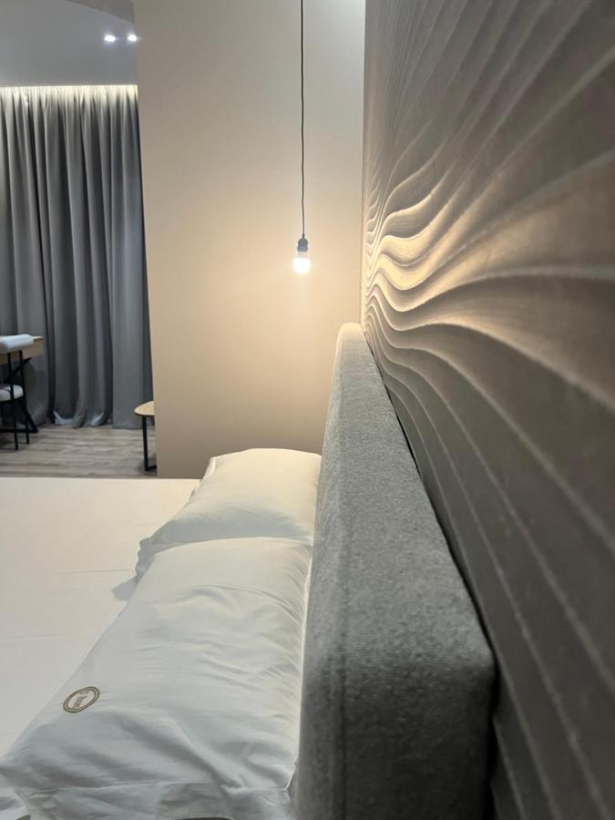 Enzo Rooms & Apartment Blloku ティラナ エクステリア 写真
