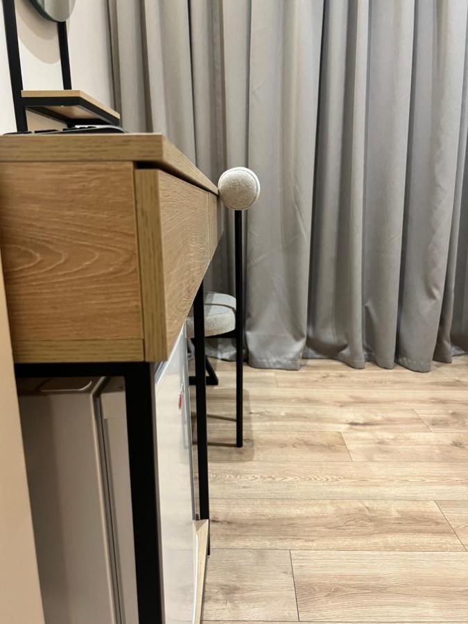 Enzo Rooms & Apartment Blloku ティラナ エクステリア 写真