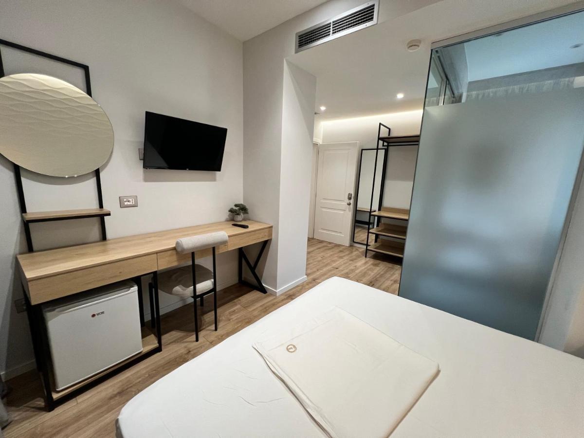 Enzo Rooms & Apartment Blloku ティラナ エクステリア 写真