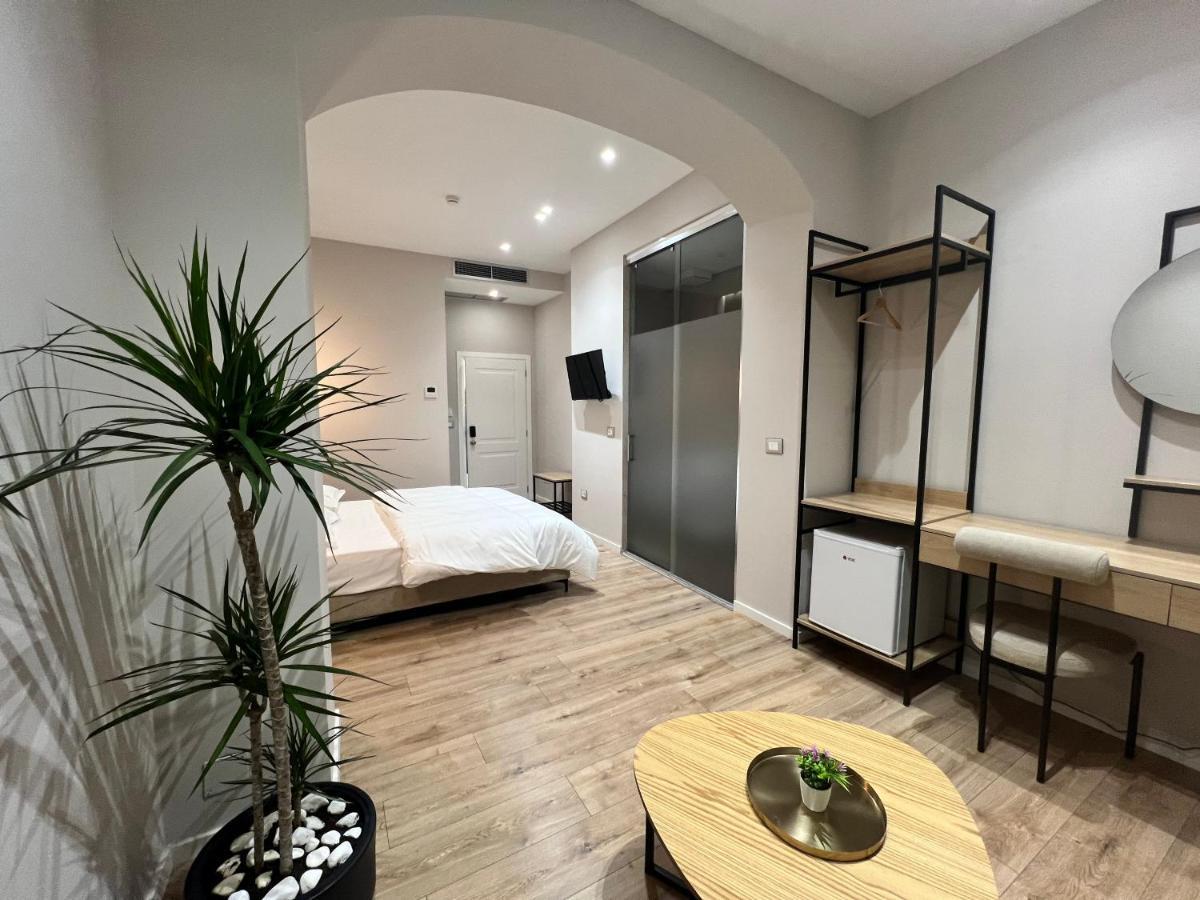 Enzo Rooms & Apartment Blloku ティラナ エクステリア 写真