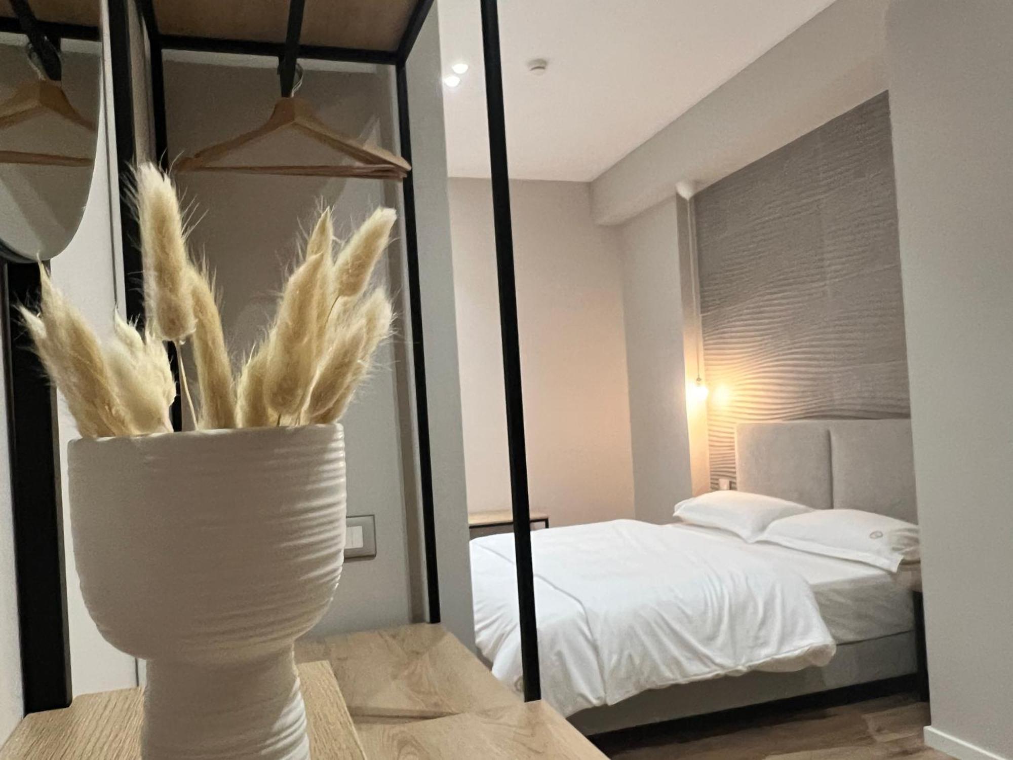 Enzo Rooms & Apartment Blloku ティラナ エクステリア 写真