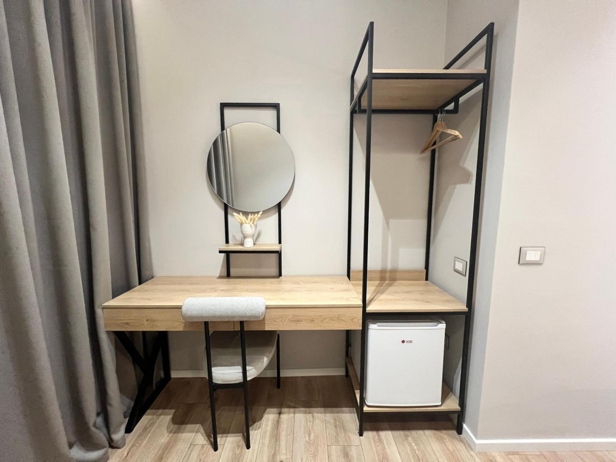 Enzo Rooms & Apartment Blloku ティラナ エクステリア 写真