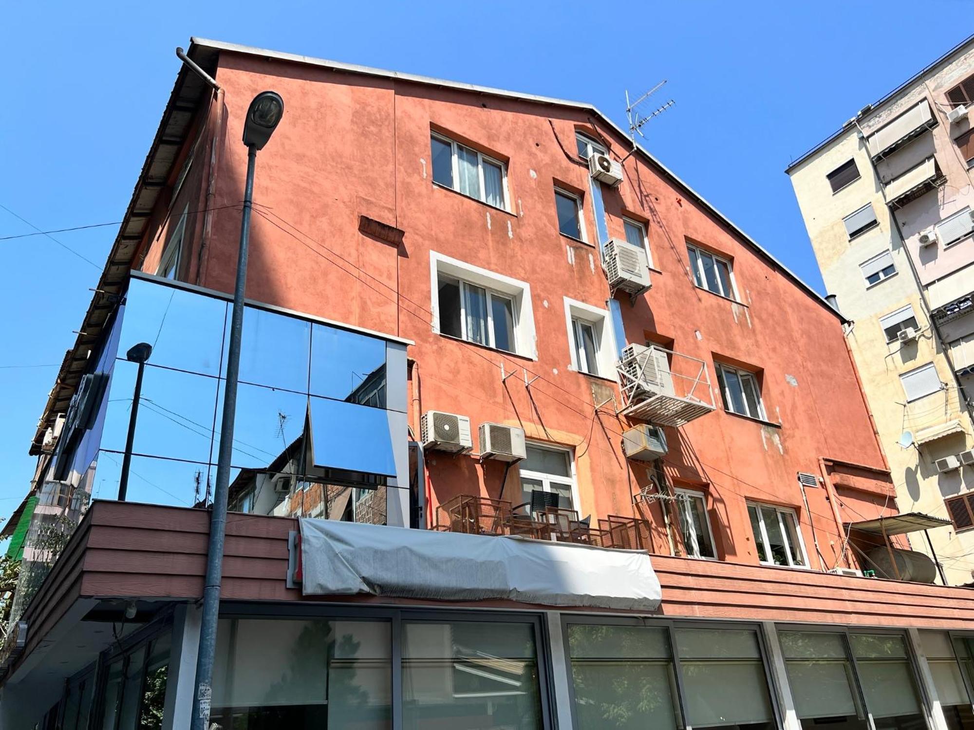 Enzo Rooms & Apartment Blloku ティラナ エクステリア 写真