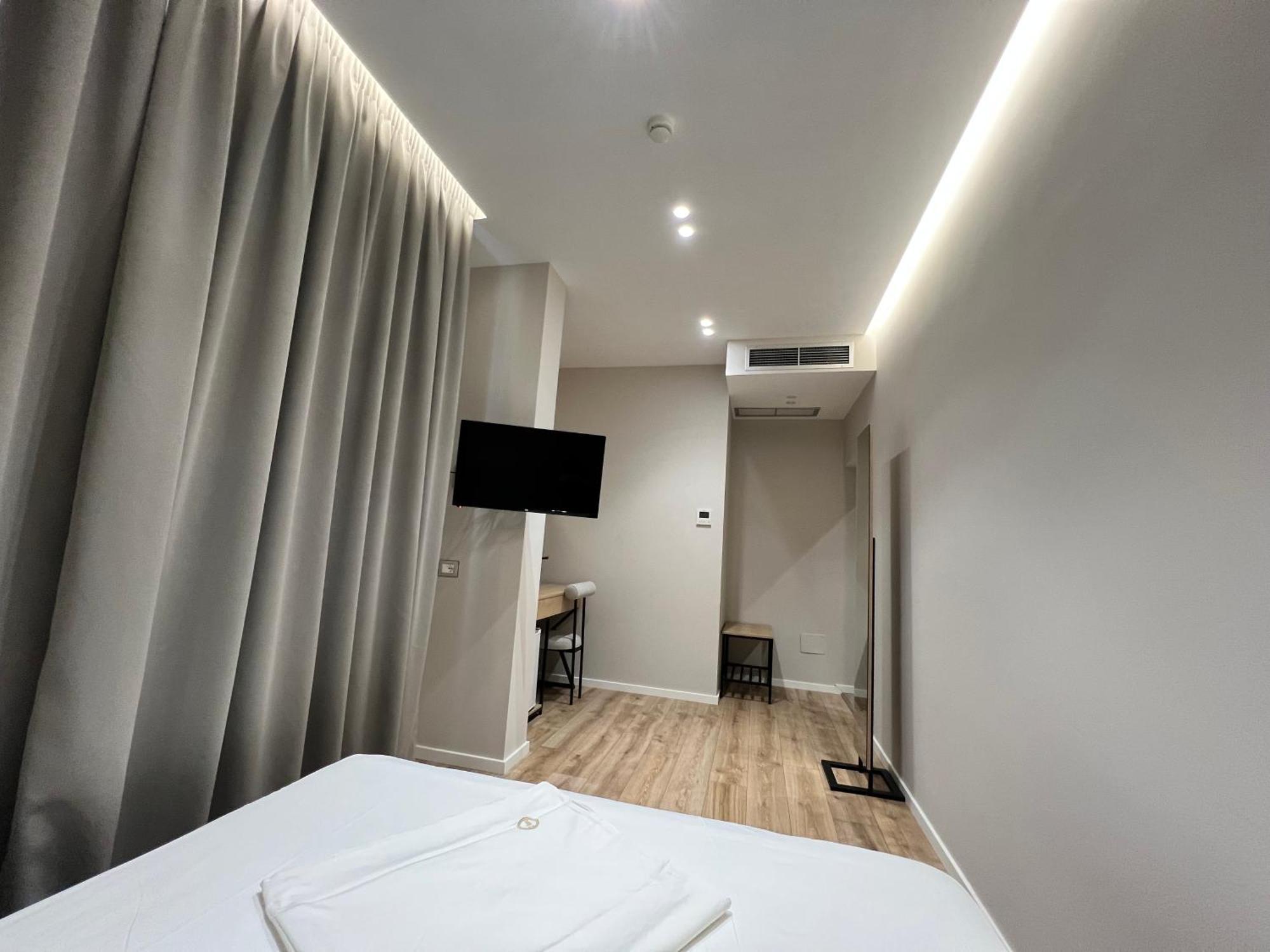 Enzo Rooms & Apartment Blloku ティラナ エクステリア 写真